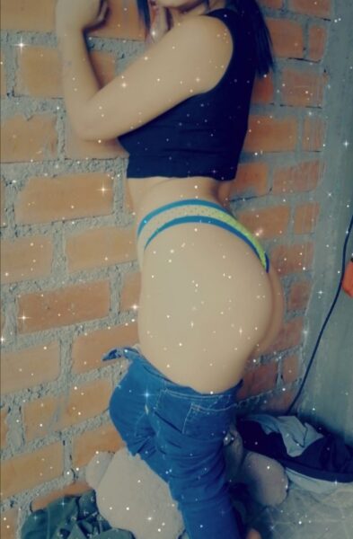 Hola soy melany una kines nueva ven y pasa un rato agradable lleno de sexo conmigo