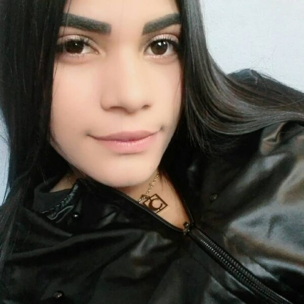 ME LLAMO FRANCELIS TENGO VEINTE ANOS SOY DE VENEZUELA Y NECESITO AYUDA A CAMBIO PODEMOS ESTAR JUNTOS