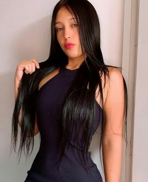 Paola joven venezolana blanquita con una bella figura