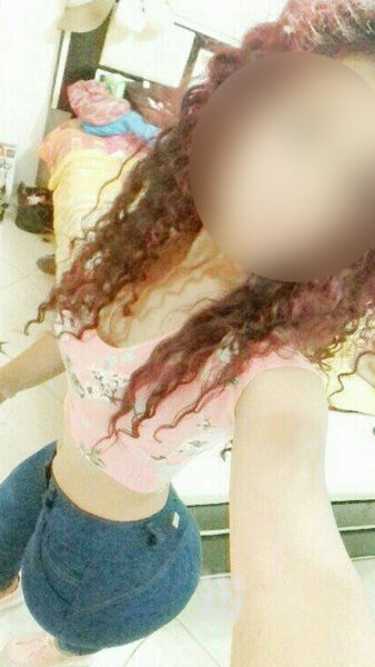 COLOCHITA APRIETO RICO ME MOJO CON FACILIDAD ME GUSTAN LOS HOMBRES EXIGENTES