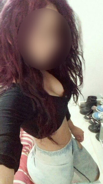 COLOCHITA APRIETO RICO ME MOJO CON FACILIDAD ME GUSTAN LOS HOMBRES EXIGENTES