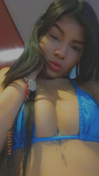 Hola mi amor soy una linda venezolana de piel morena jovencit