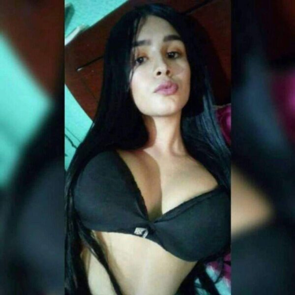 mariana garganta profunda y vagina estrechita