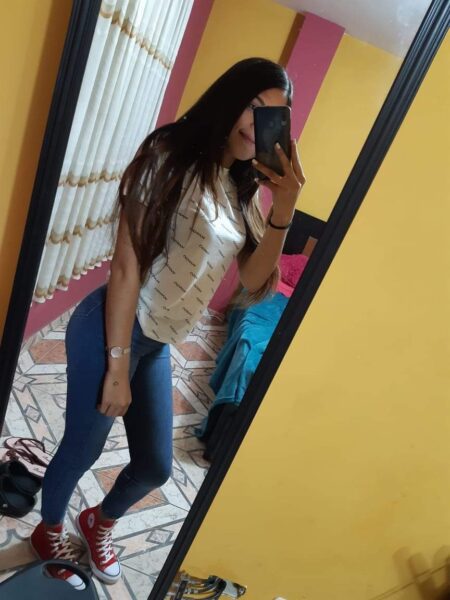 Martina amor soy una joven venezolana muy complaciente dispuesta a brindarte un rato de sexo muy placentero