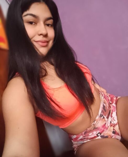 Geraldine 914393049, una hermosa chamita que desea conocer caballeros lujuriosos.
