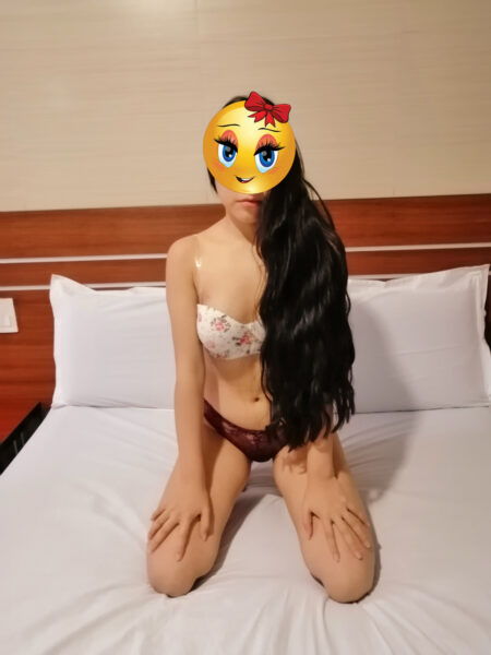 Jovencita debutante recien iniciada en este negocio