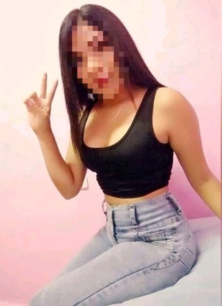 DOMENIKA ESTUDIANTE BLANQUITA DE VAGINA ROSADITA Y ESTRECHA DE BONITA FIGURA MUY ENCANTADORA
