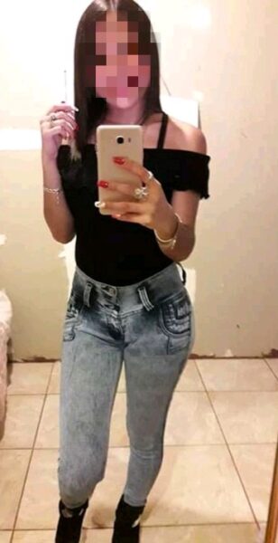 DOMENIKA ESTUDIANTE BLANQUITA DE VAGINA ROSADITA Y ESTRECHA DE BONITA FIGURA MUY ENCANTADORA