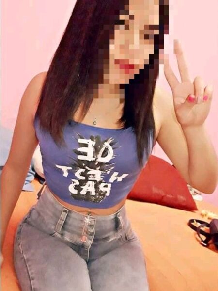 DOMENIKA ESTUDIANTE BLANQUITA DE VAGINA ROSADITA Y ESTRECHA DE BONITA FIGURA MUY ENCANTADORA