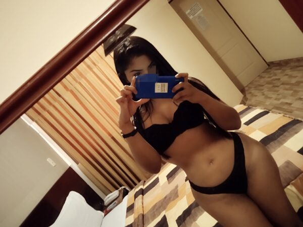 Sexy y debutante flaquita disponible para ti