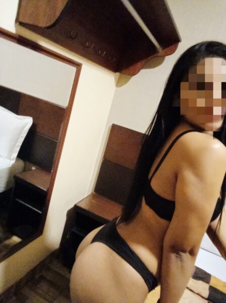 Sexy y debutante flaquita disponible para ti