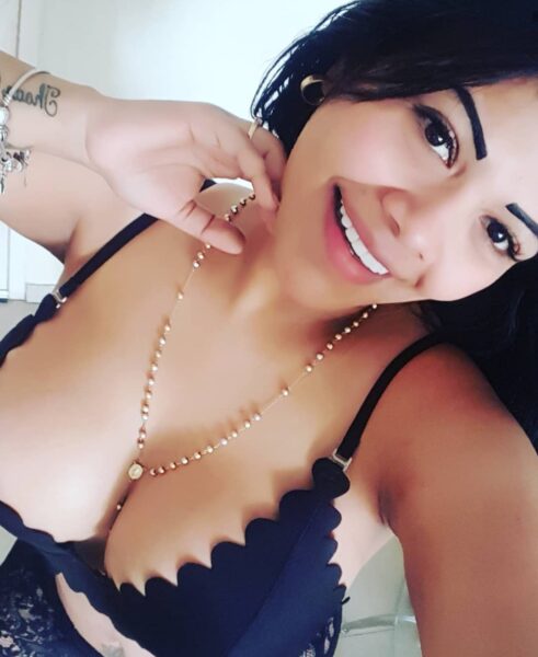Soy una rica venezolana que le encanta el ful sexo anal