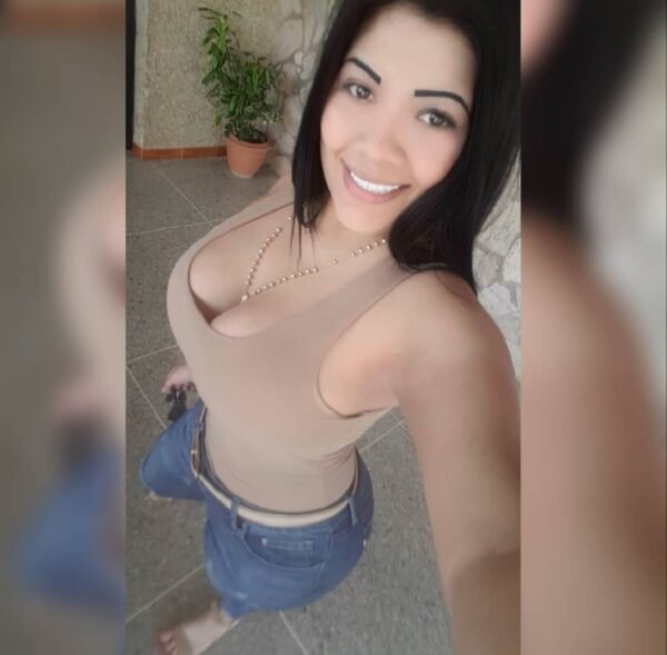 Soy una rica venezolana que le encanta el ful sexo anal