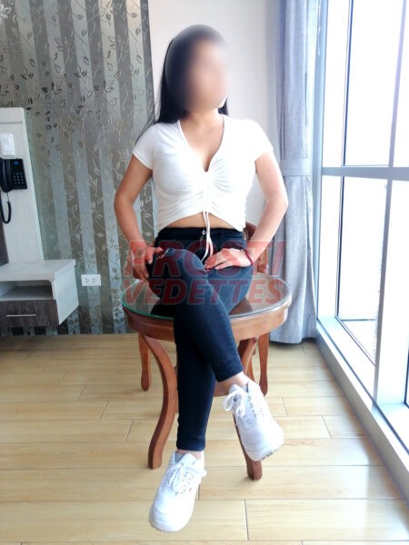 Rocio escort debutante de buenas piernas y cola firme