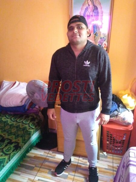 Gordito chupa pene y traga leche en San Juan de Miraflores