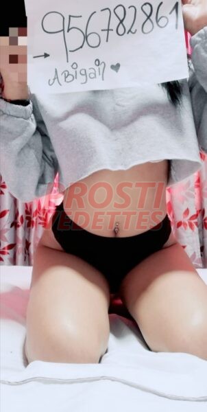 Abigail linda jovencita delgadita rica y apretadita